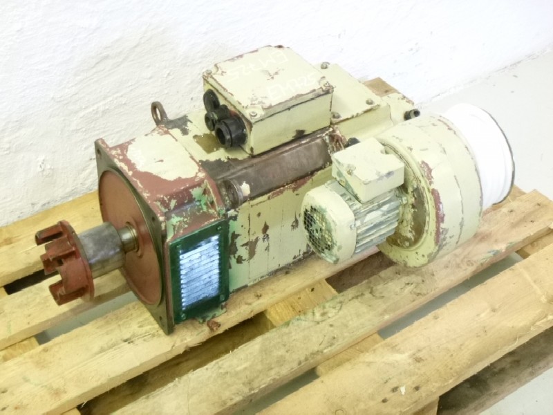 DC motor VEM MFDr 132.1-F 01( MFDr132.1-F01 ) TGL 39434 ( TGL39434 ) gebraucht photo on Industry-Pilot